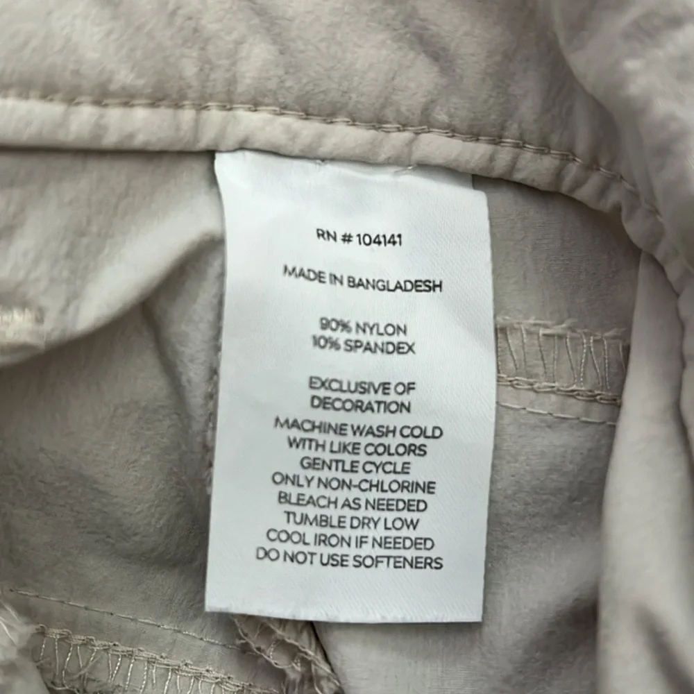 Women's Alpine Design Latitude Tech Shorts Cream Beige Cargo Shorts Size 10 - Picture 6 of 8